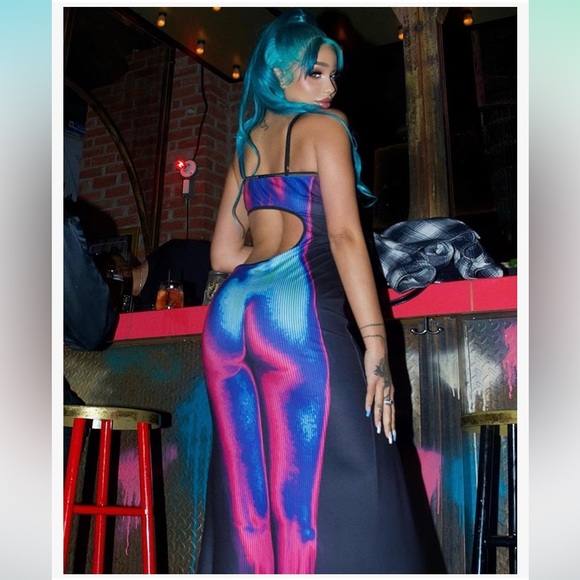 CAPE CLIQUE Cross Tie Spaghetti Strap Halter
Maxi Bodycon Thermal Split Maxi - Picture 4 of 6